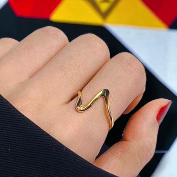 🆕️Wave 18K Gold Plated Stainless Steel Elegant Minimalist Adjustable Ring 🌊😍 - Picture 3 of 7